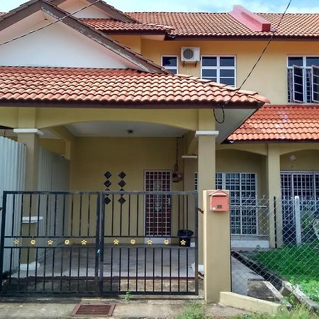 Selesa Holiday Home Kuala Terengganu Exterior photo